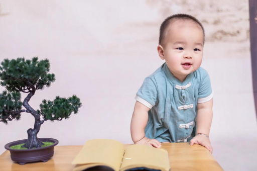 安溪宝宝抓耳朵是什么原因